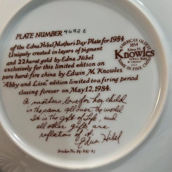 1984 Edna Hibel Mothers Day Plate,22k Gold Rim plate #4692E - Picture 3 of 9